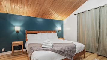 Desk, WiFi, bed sheets