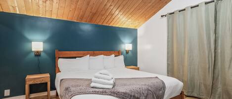 Skrivebord, wi-fi og sengetøy