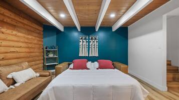 Desk, WiFi, bed sheets