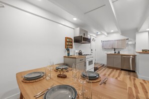 Refrigerador, horno, parrilla de estufa y lavavajillas 