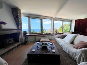 Fireplace - Romantic Beach House with Breathtaking Views on the Costa Brava (Lloret de Mar)