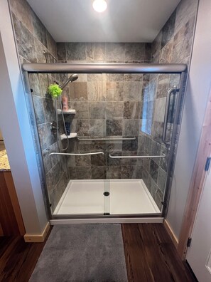 Unclassified image, 3 of 25, button - Peaceful 2-bedroom house in Moulton, close to lakes and public hunting. (Moulton)