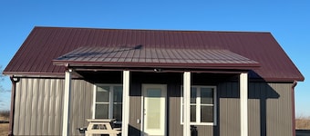 Peaceful 2-bedroom house in Moulton, close to lakes and public hunting.