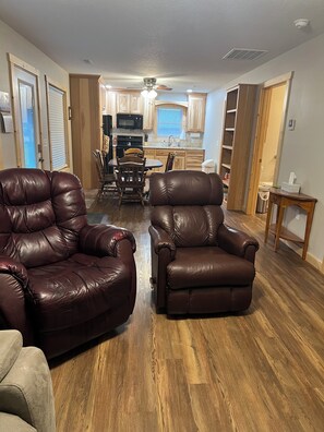 Unclassified image, 5 of 25, button - Peaceful 2-bedroom house in Moulton, close to lakes and public hunting. (Moulton)