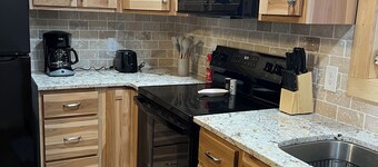 Peaceful 2-bedroom house in Moulton, close to lakes and public hunting.