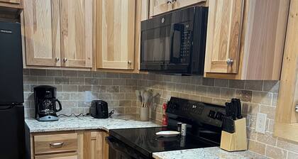 Peaceful 2-bedroom house in Moulton, close to lakes and public hunting.