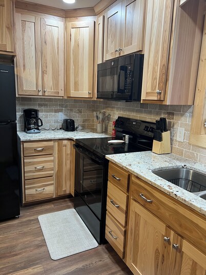 Peaceful 2-bedroom house in Moulton, close to lakes and public hunting.