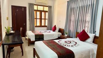 Deluxe Twin Room | Desk, laptop workspace, iron/ironing board, free WiFi