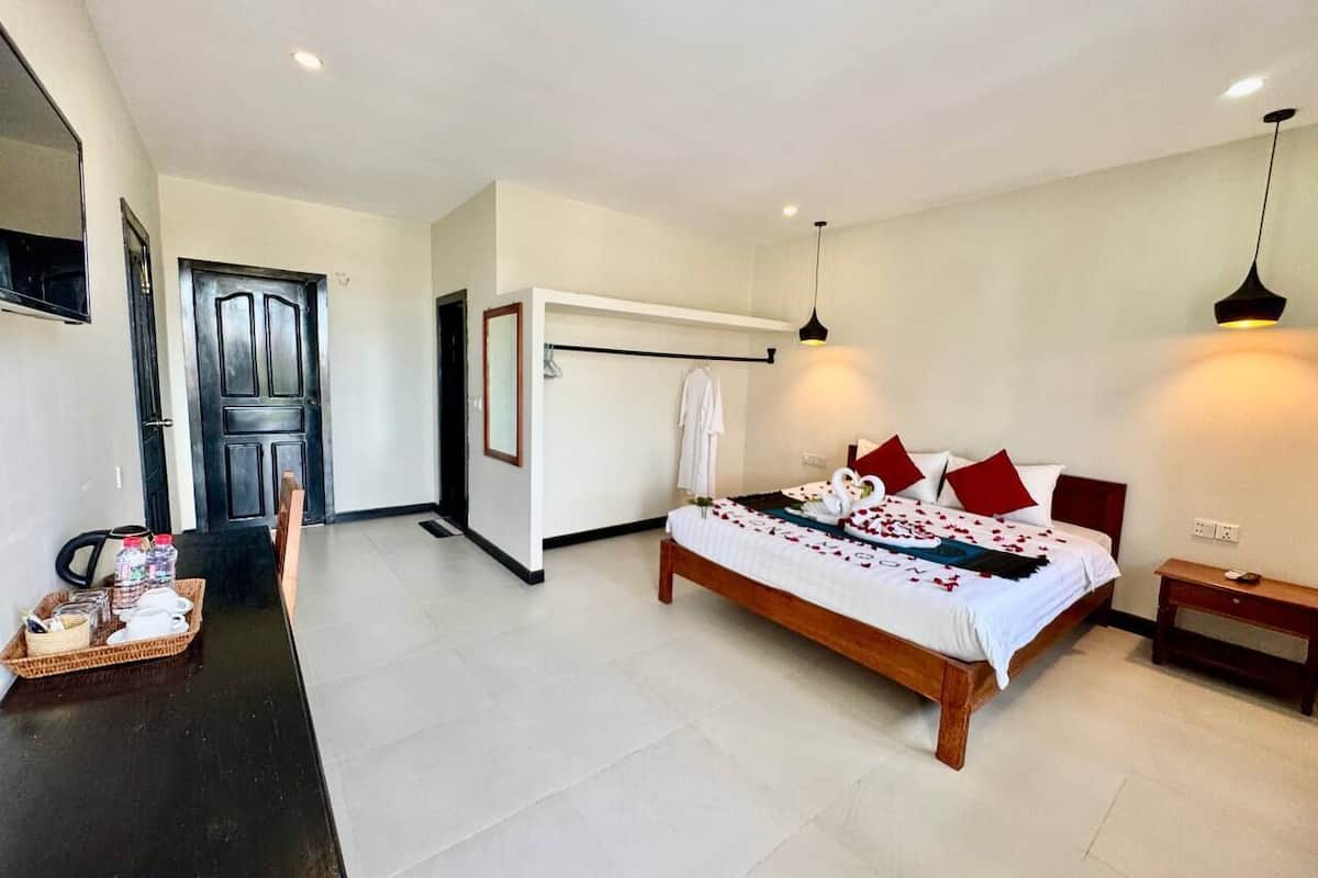 Quarto casal luxo | Escrivaninha, espaço de trabalho para notebook