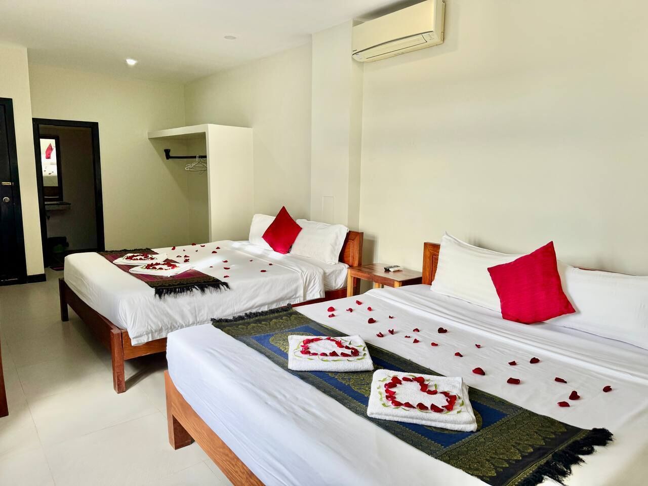 Estúdio família | Escrivaninha, espaço de trabalho para notebook