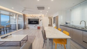 1 bedroom, free WiFi - Pohang Luna Ocean View Pool Villa (Pohang)