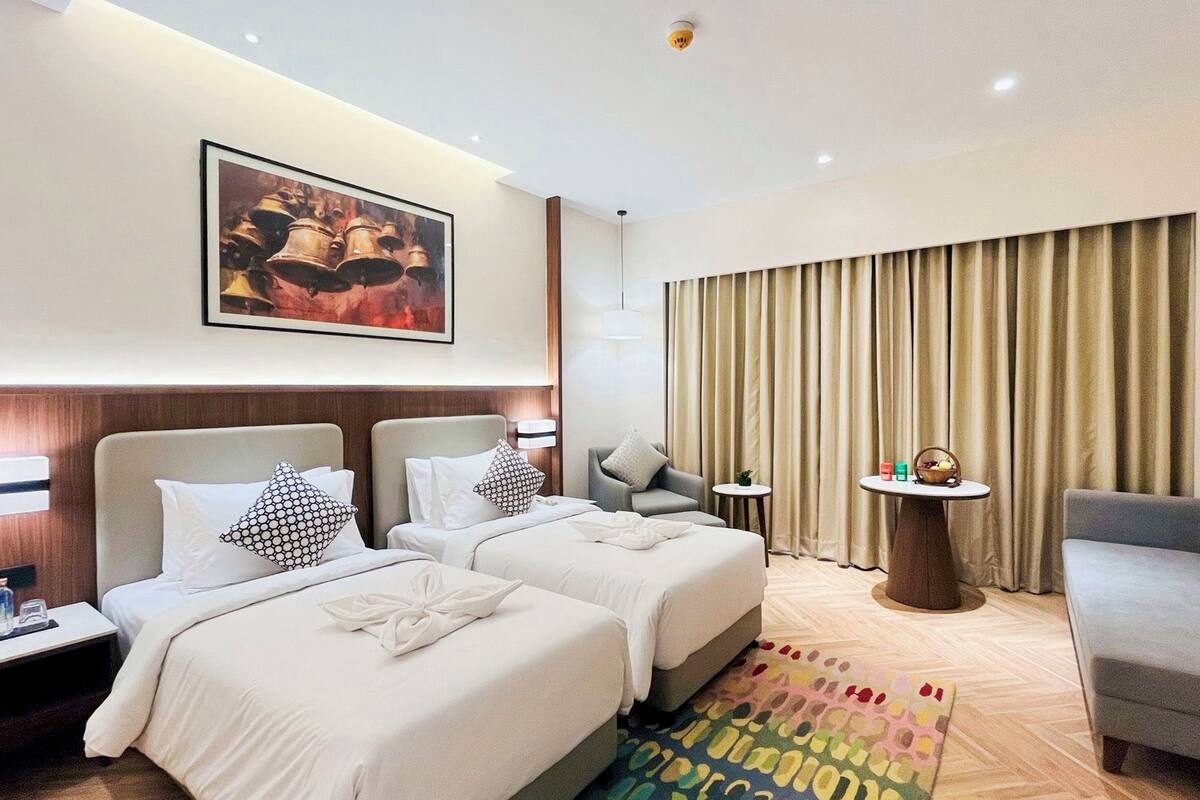 Deluxe Twin Room | Minibar, desk, laptop workspace, blackout drapes