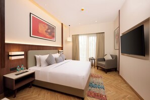Minibar, in-room safe, desk, laptop workspace - Skywings Sarovar Portico Mathura (Mathura)