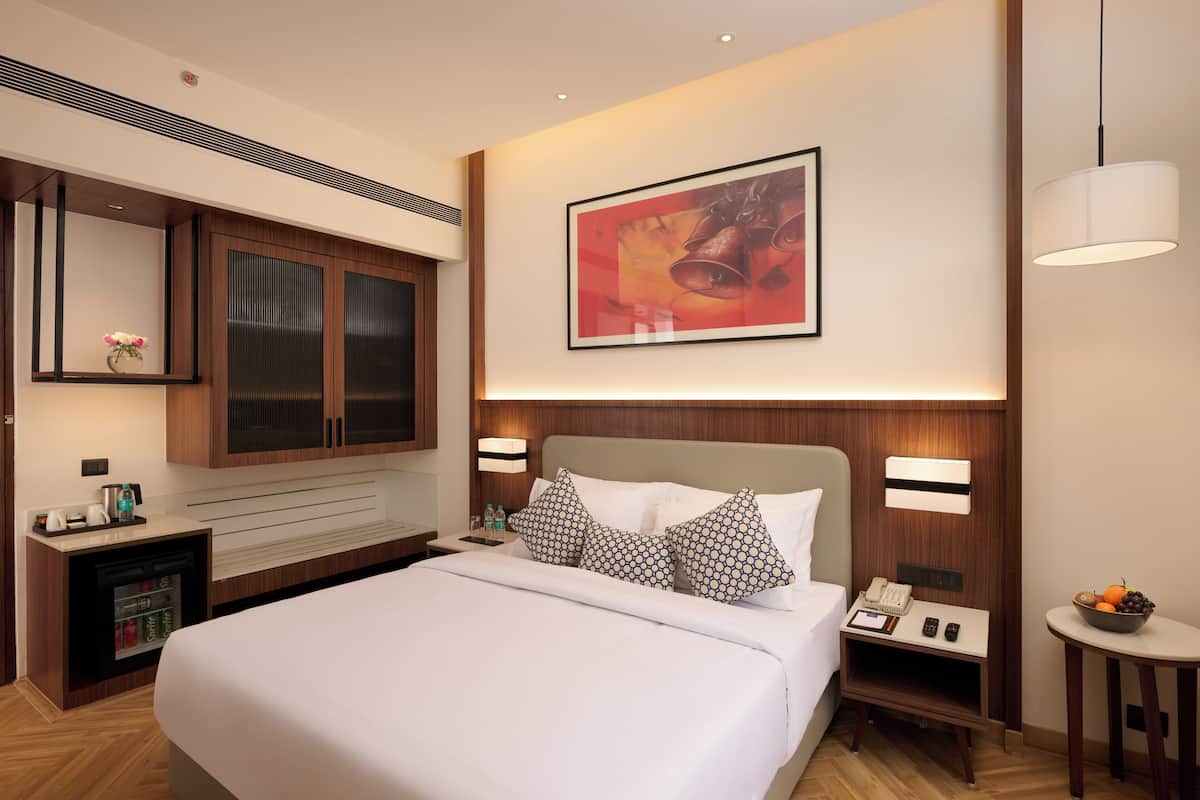 Minibar, in-room safe, desk, laptop workspace