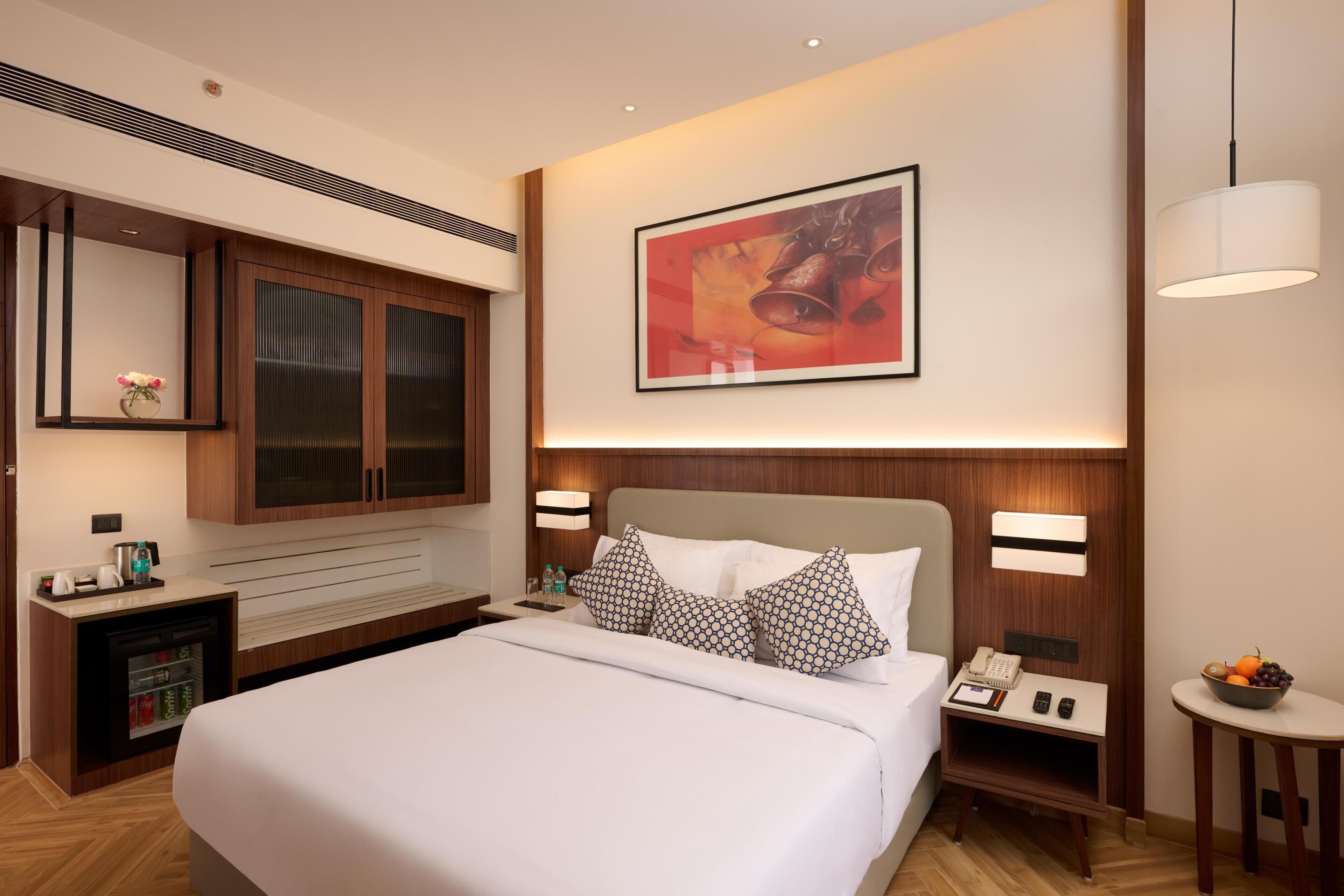 Habitación estándar, 1 cama King size | Minibar, caja de seguridad en la habitación y escritorio 