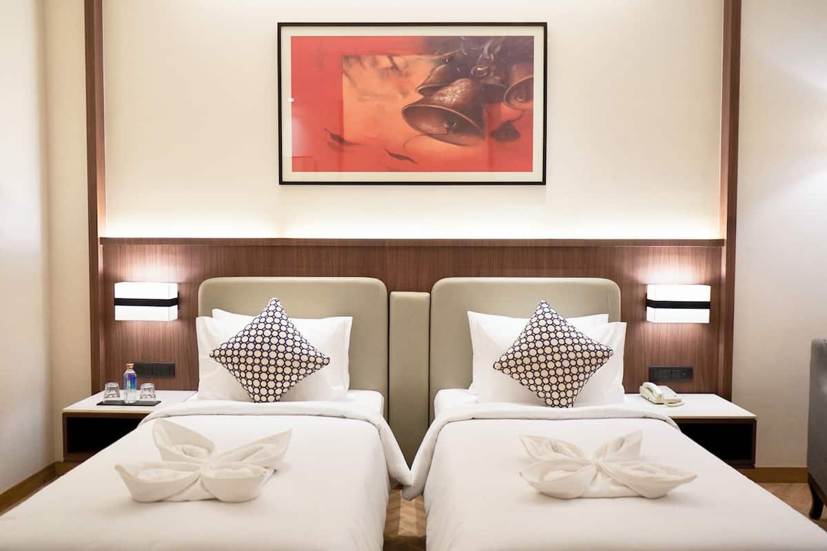 Standard Twin Room | Minibar, desk, laptop workspace, blackout drapes