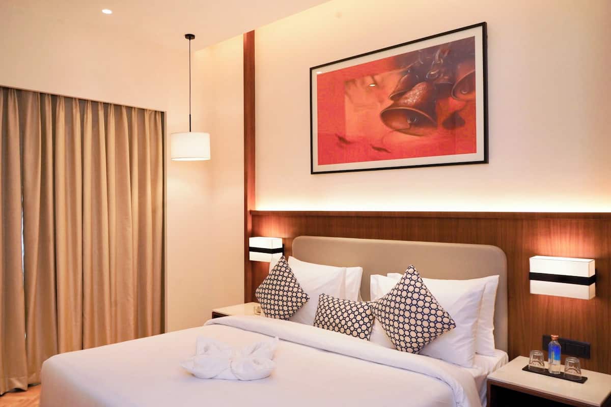 Standard Double Room | Minibar, desk, laptop workspace, blackout drapes