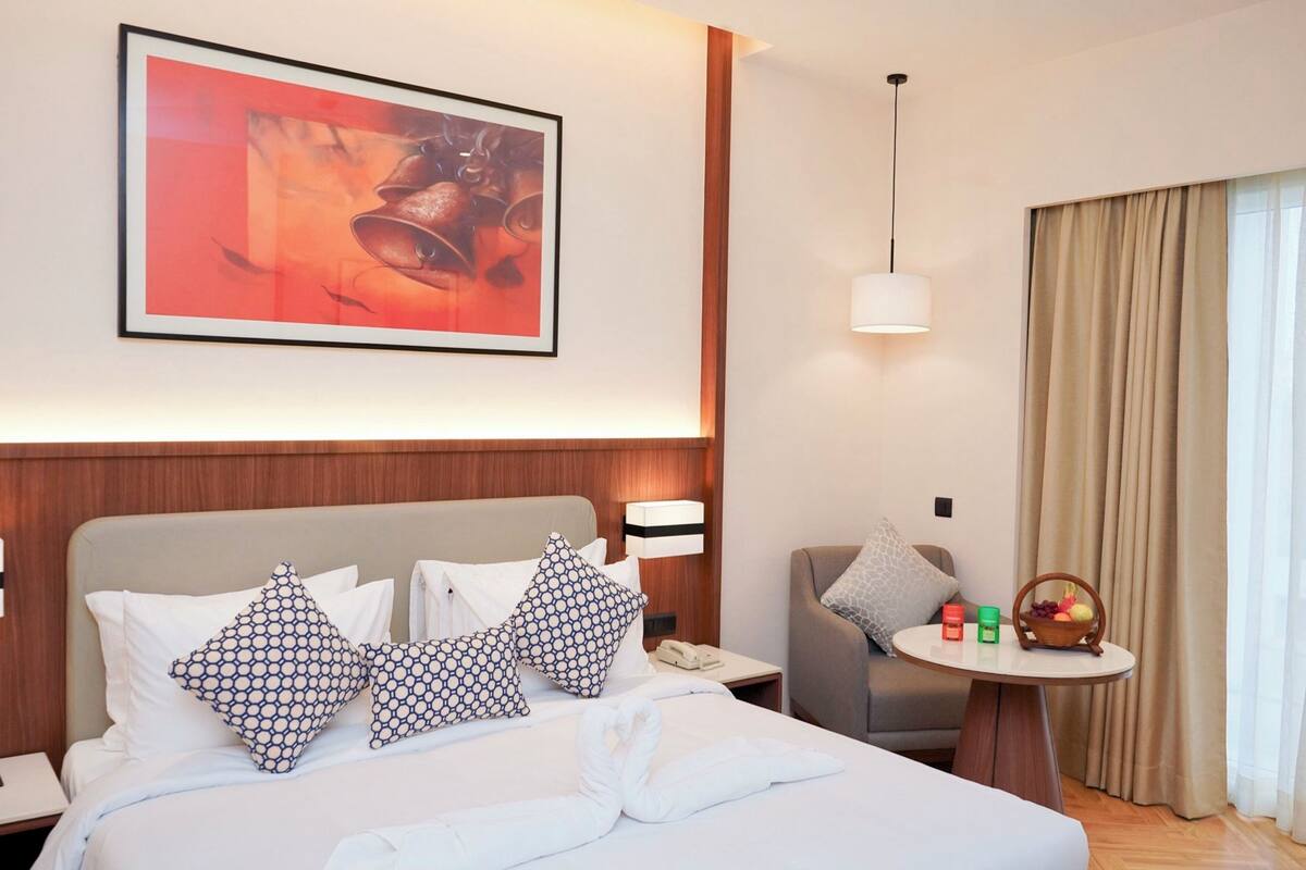 Deluxe Double Room | Minibar, desk, laptop workspace, blackout drapes