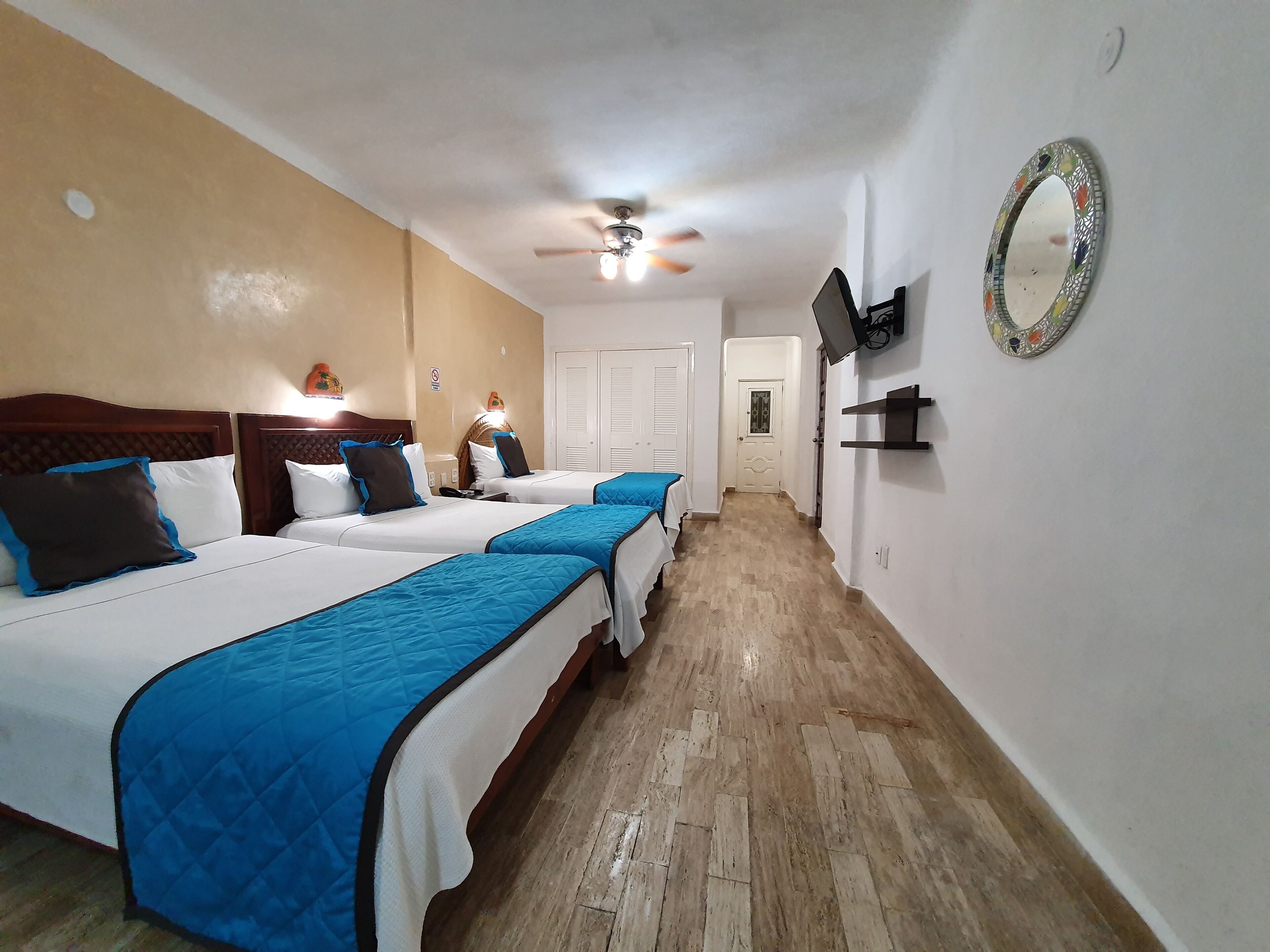 Family Studio Suite, Pool View