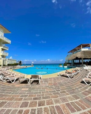 Exterior - Cancún Plaza Beachfront Condos (Cancún)