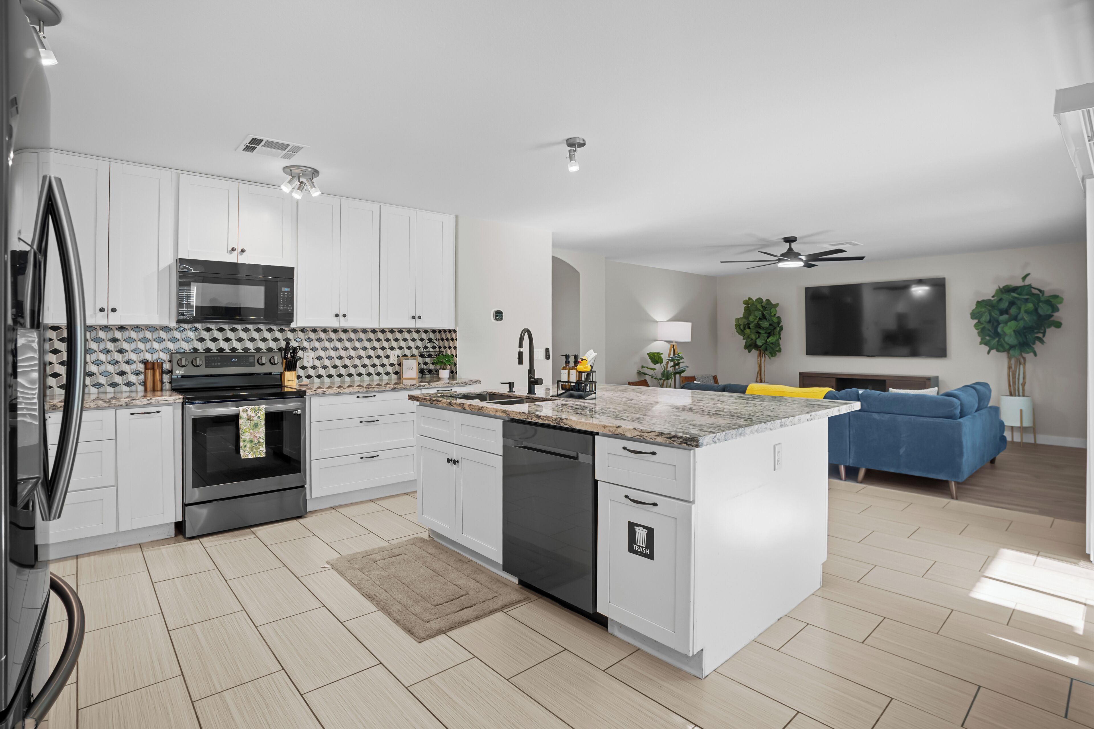 Frigorífic, microones, forn i placa de cuina 