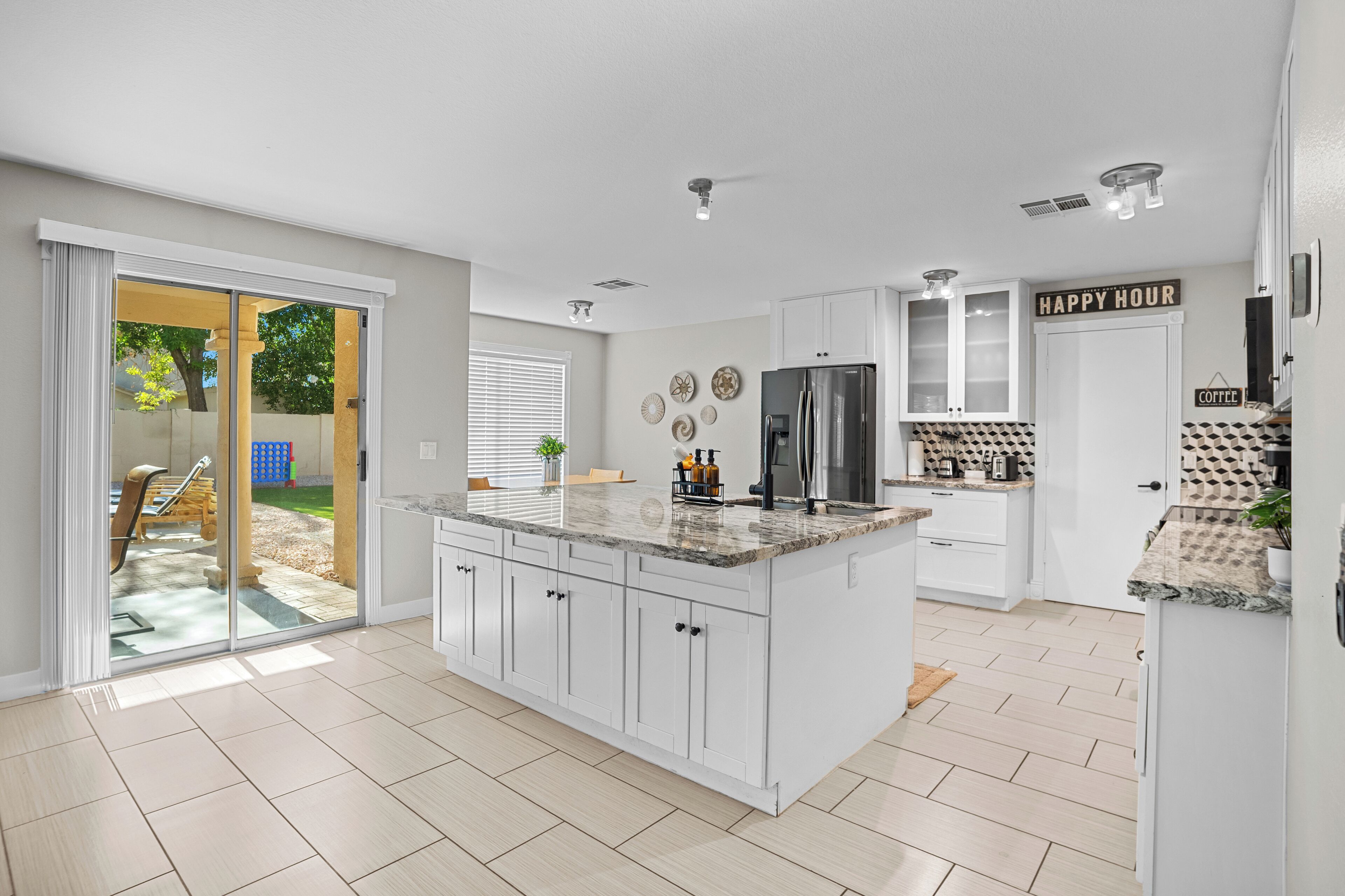 Frigorífic, microones, forn i placa de cuina 