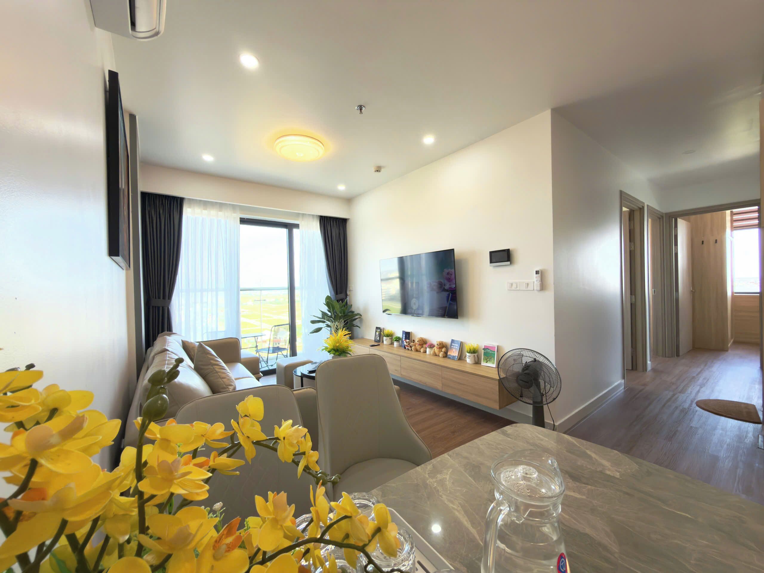 Deluxe Apartment, 3 Bedrooms, Balcony, City View | Living area