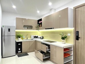 デラックス アパートメント 2 ベッドルーム バルコニー シティビュー | 専用キッチン | 冷蔵庫、電子レンジ、コンロ、電気ポット