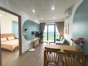 Deluxe-Apartment, Balkon, Stadtblick | Wohnbereich