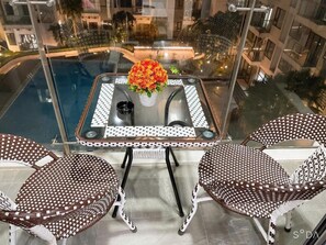 Outdoor dining - Beer Home Apartment - Hue Free Pool (Thanh Pho Hue)