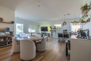 Dining - Perfect 3-Bedroom House with Golf & Sunset Views! (Indio)