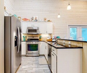 Fridge, microwave, oven, stovetop - Private Heated Pool, Pet Friendly, Golf Cart Included (Port Aransas)