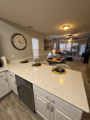 Interior - Spacious 3 bedroom, sleeps 6, large bath, kitchen (Buckeye Lake)