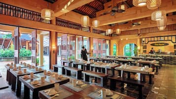 Bao gồm bữa sáng buffet hàng ngày