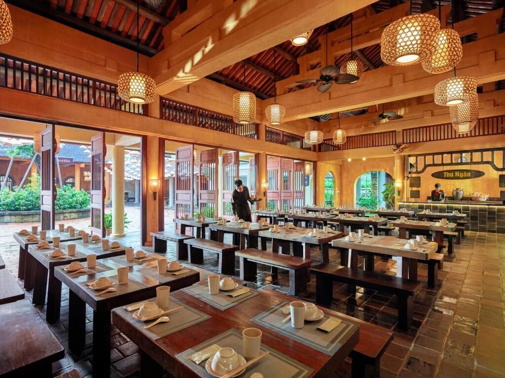 2 restaurantes; se sirven desayunos 