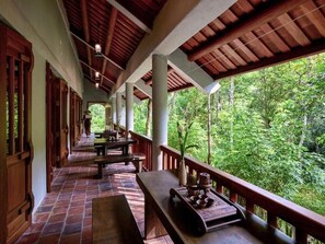 Habitación cuádruple superior, balcón | Vistas a la montaña