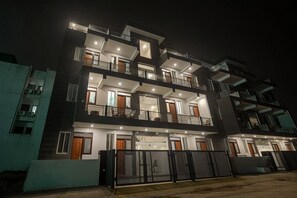 Exterior - Aerostays Studio Apartments (Dera Bassi)