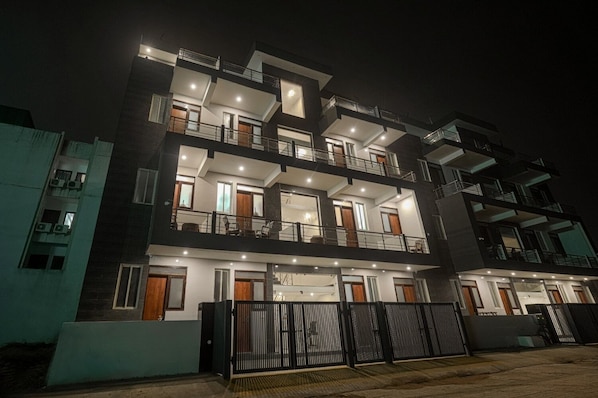 Exterior - Aerostays Studio Apartments (Dera Bassi)