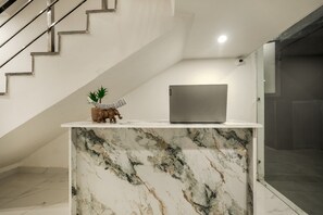 Reception - Aerostays Studio Apartments (Dera Bassi)