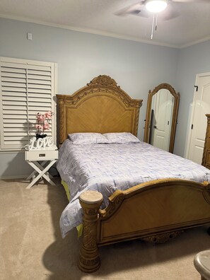 5 bedrooms, iron/ironing board, WiFi, bed sheets
