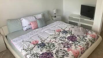 2 bedrooms, iron/ironing board, WiFi, bed sheets