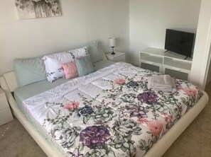 2 dormitorios, tabla de planchar con plancha, wifi y ropa de cama