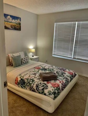 2 chambres, fer et planche à repasser, Wi-Fi, draps fournis