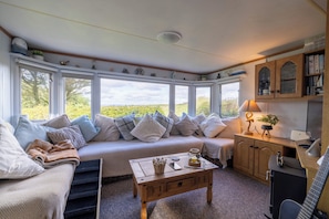 TV, fireplace, stereo