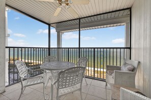 Outdoor dining - Beautiful Mariner point condo with sweeping views of the bay! incredible value! (Sanibel)