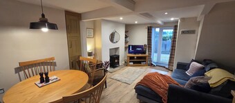 2 Bed  - Work - Holiday - Pets Welcome - Parking