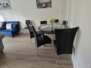 Dining - Bishopswood-Sleeps 6-Garden-Pets-Parking-WiFi (Ashford)