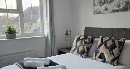 Bishopswood-Sleeps 6-Garden-Pets-Parking-WiFi