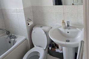 Ducha, secador de pelo, toallas