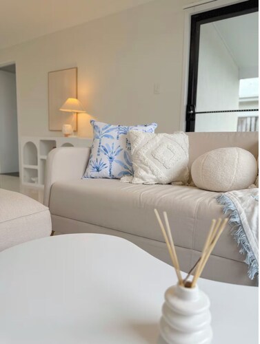 Little Santorini Home - Peaceful Family Getaway